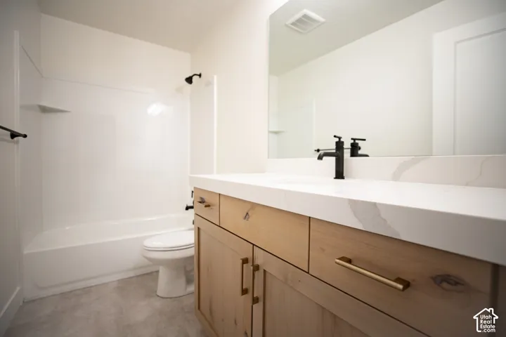 Full upstairs bathroom