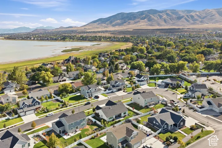 Neighborhood featuring a variety of residential properties, paved streets, and green landscaping