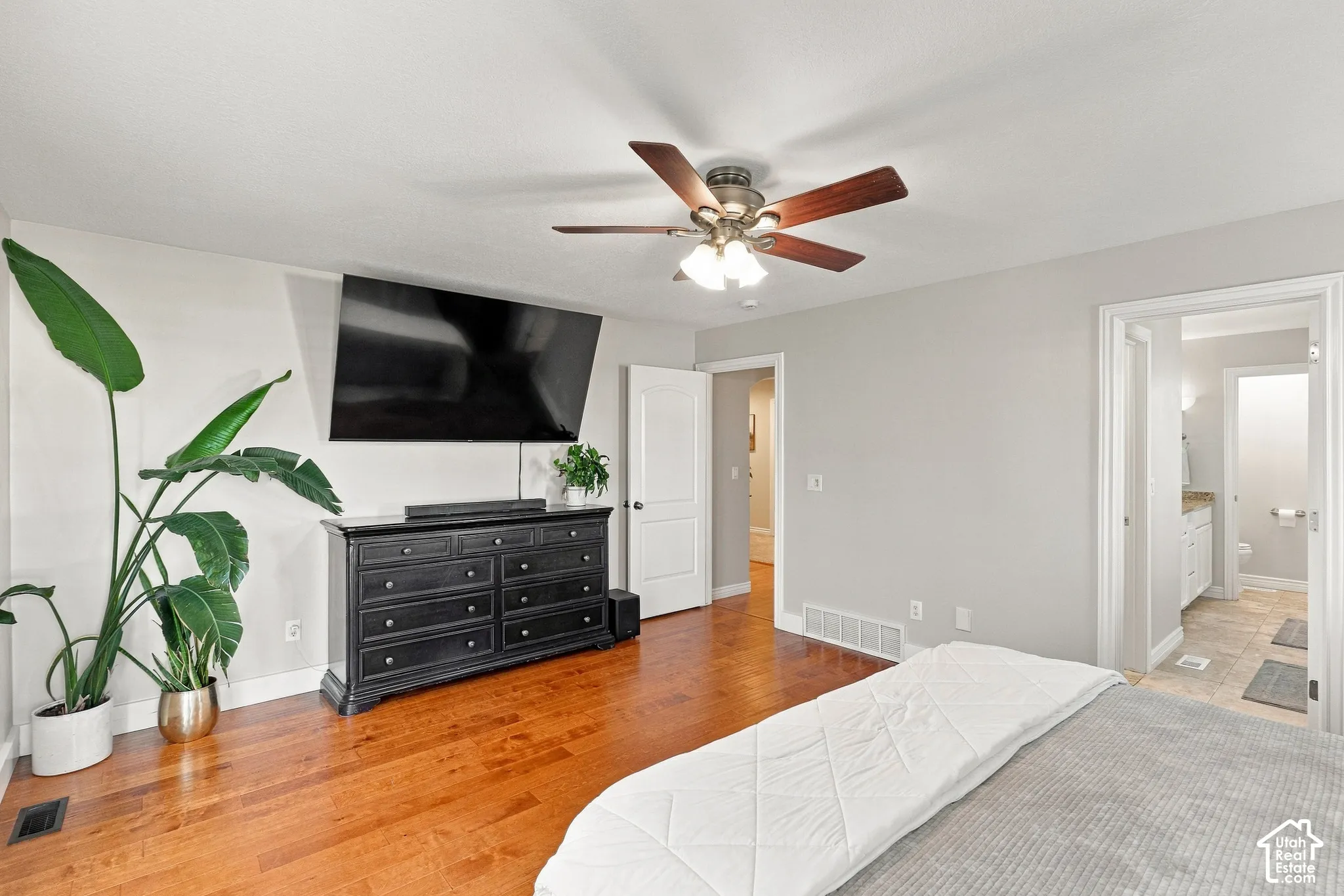 Recessed lighting, wood-finish flooring, ceiling fan with light kit, and an en-suite bathroom with tile flooring and a double vanity