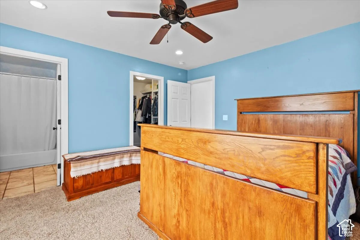 Carpeted flooring, ceiling fan, recessed lighting, and a walk-in closet