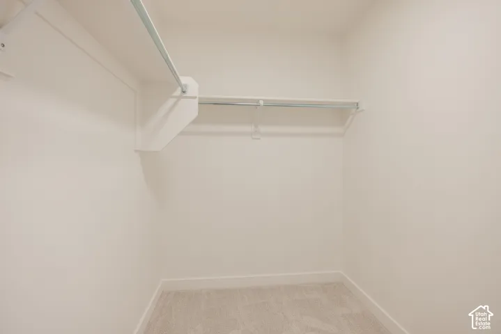 Wall-mounted shelving with integrated hanging rods