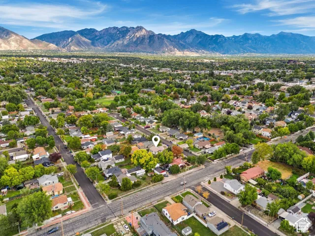 Expansive neighborhood featuring mature trees and mountain backdrop