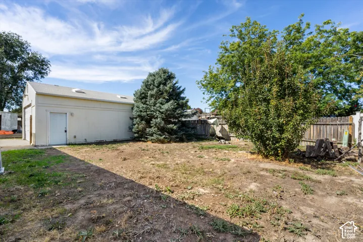 Detached garage
