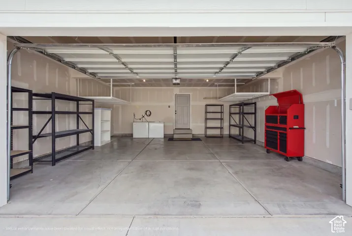 Spacious garage - extra large garage