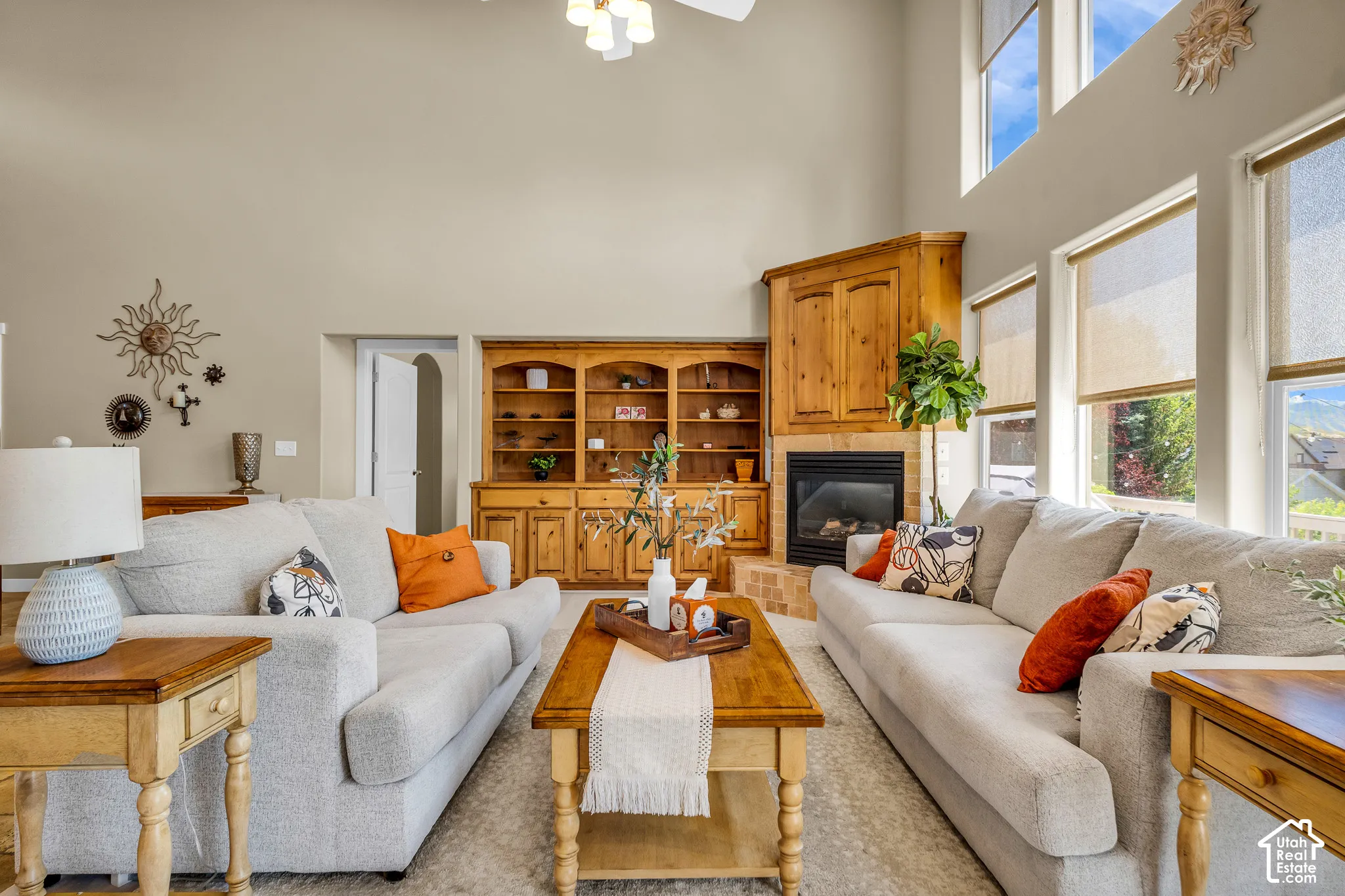 Vaulted ceiling with an integrated ceiling fan