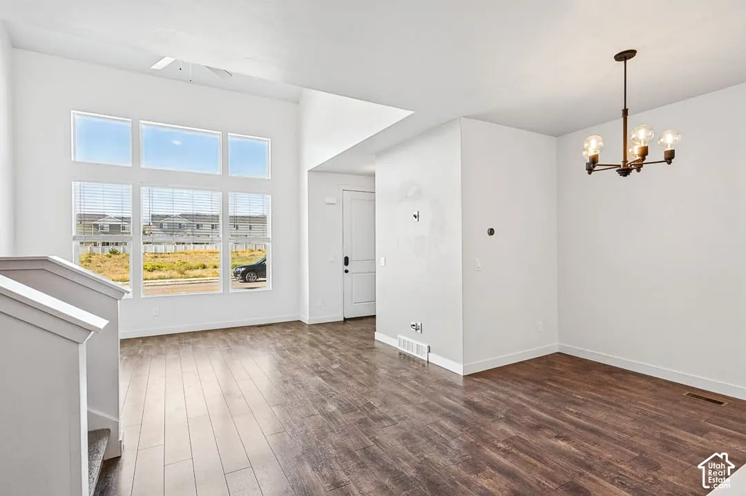 Living room / dining area