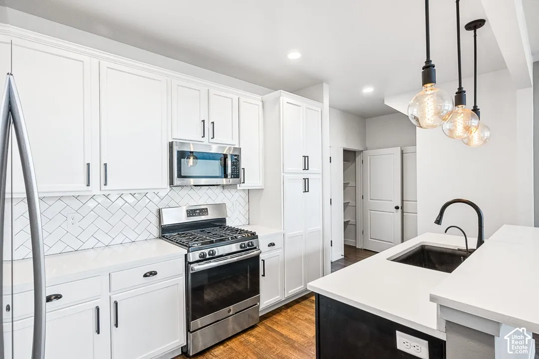 Kitchen with quartz counter tops