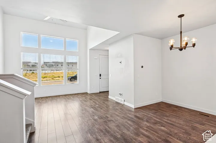 Living room / dining area