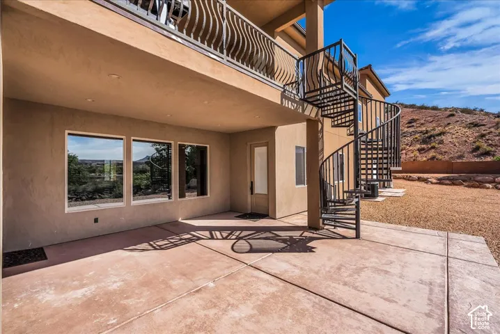 Covered patio with a concrete surface