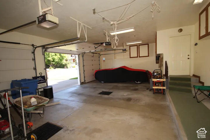 3 overhead insulated garage doors w/hot and cold water spouts.