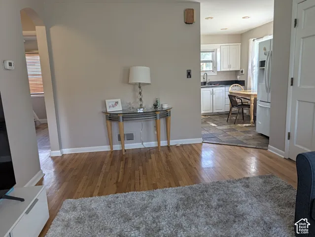 Hardwood flooring with neutral wall tones