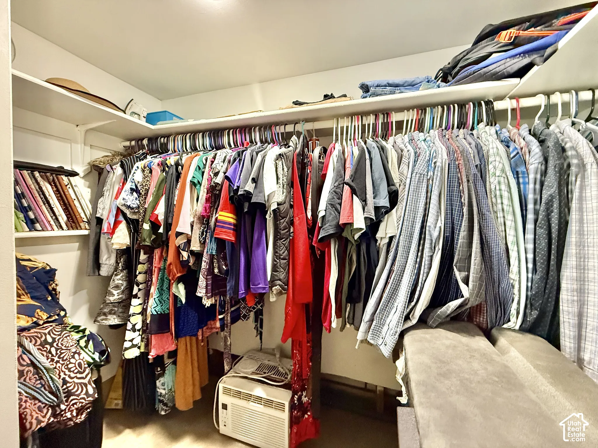Primary suite-walk in closet