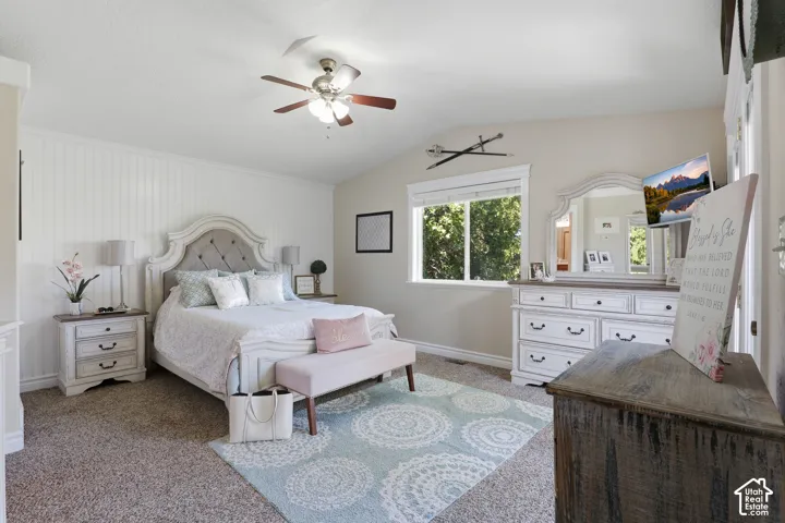 Vaulted ceiling with a ceiling fan