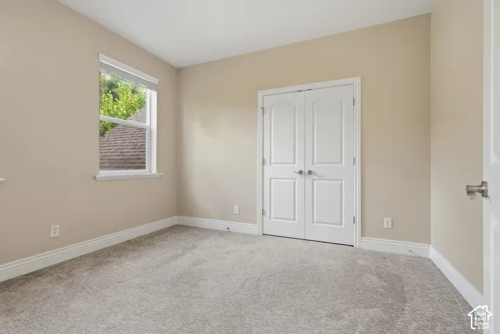 Neutral-toned walls complement the light-colored carpeting