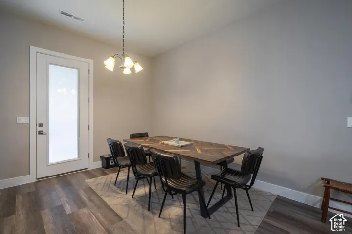 Wood-finish flooring with a neutral wall color