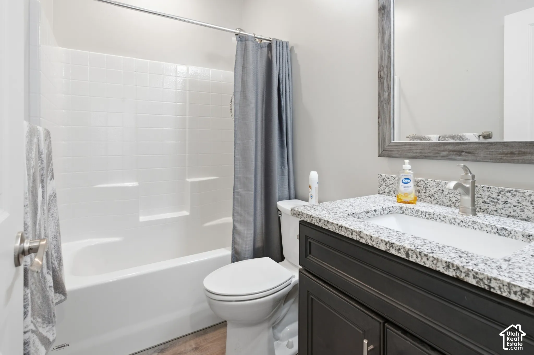 White tub and shower combination with integrated shelving