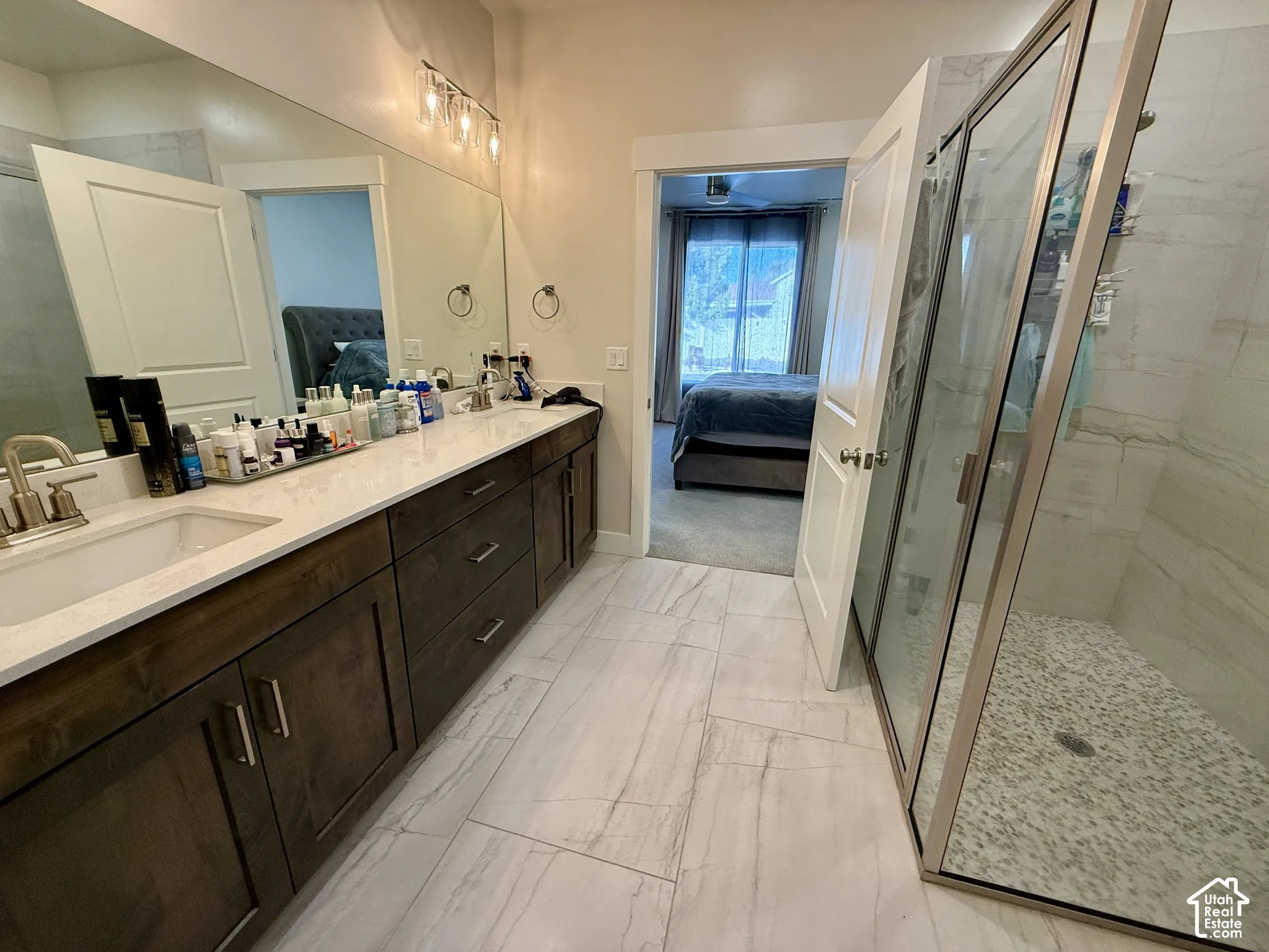 Dual vanity with undermount sinks and light-toned countertops