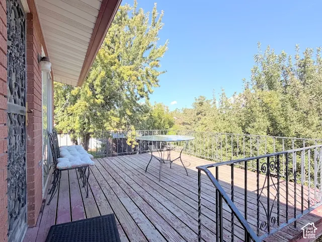 Large Main Level Deck