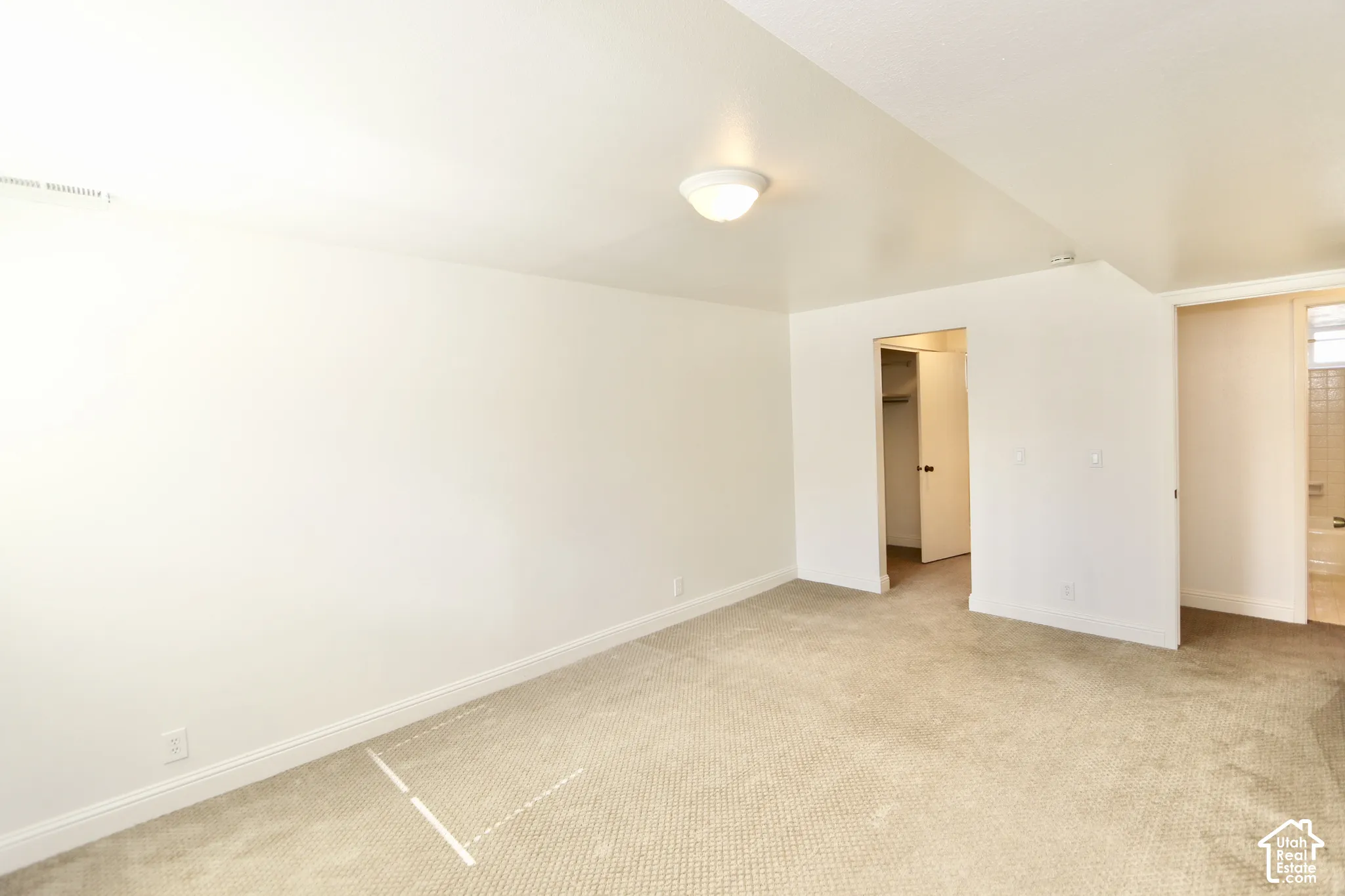 Master suite  with large closet and en-suite bathroom.