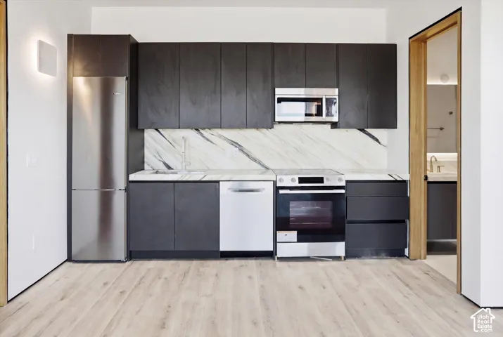 Downstairs 1 bedroom studio apartment with stainless steel appliances