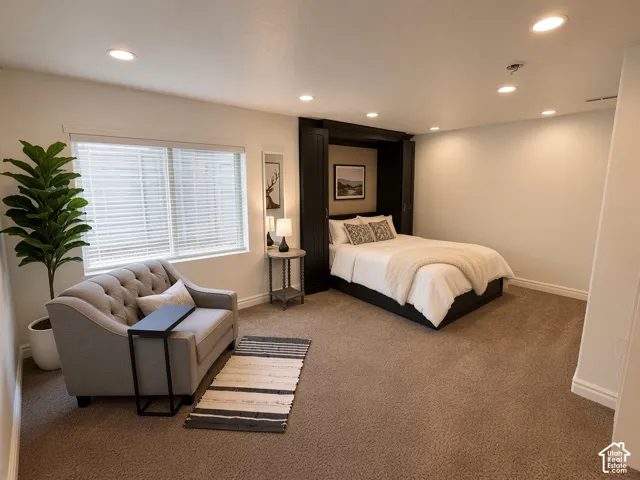 Recessed lighting, broadloom carpeting, built-in Murphy bed, window with blinds, and white baseboards