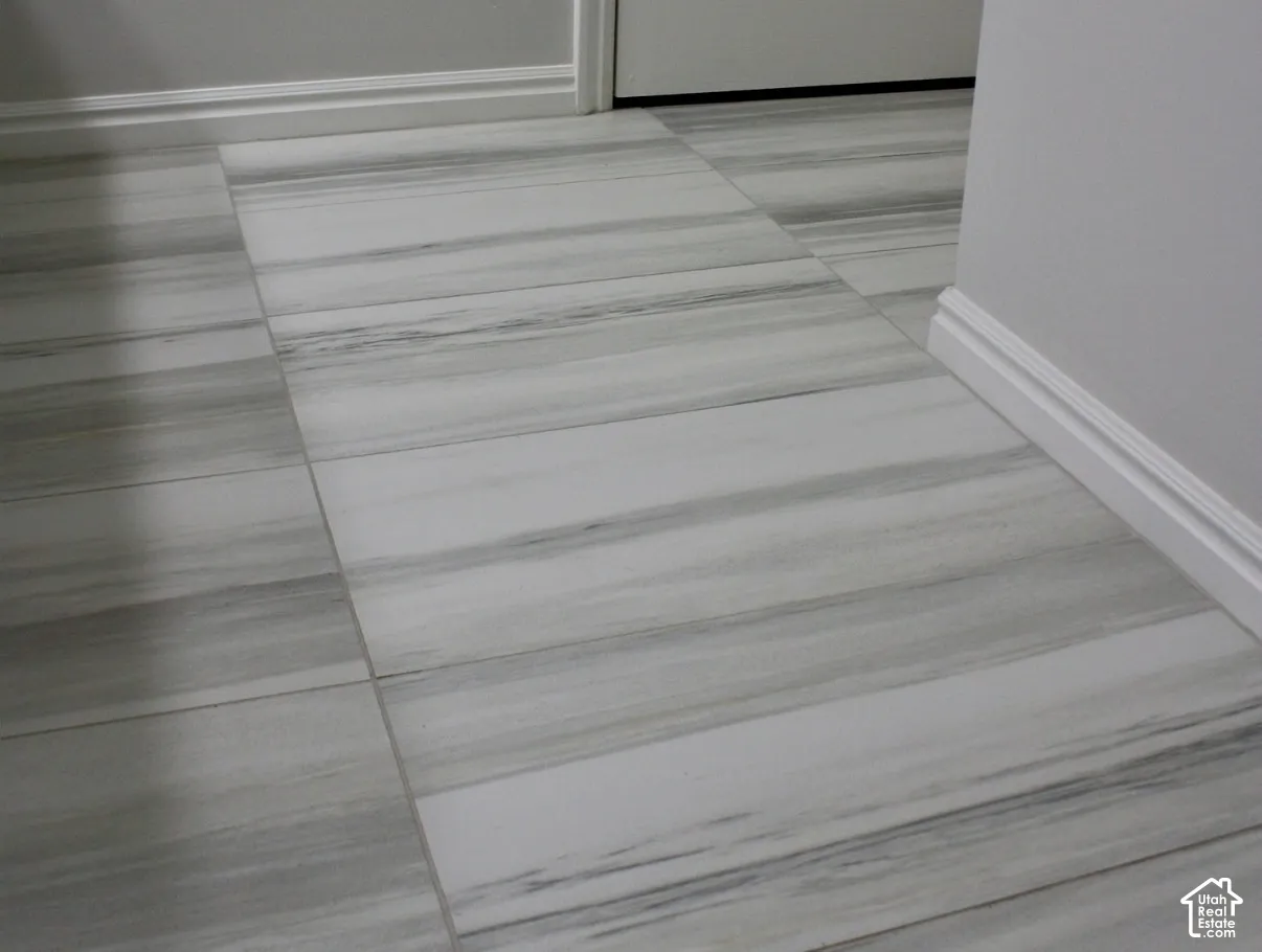 Wide-plank tile flooring with a linear grain pattern