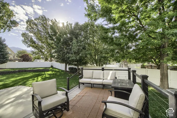 Expansive outdoor deck with composite decking and cable railings
