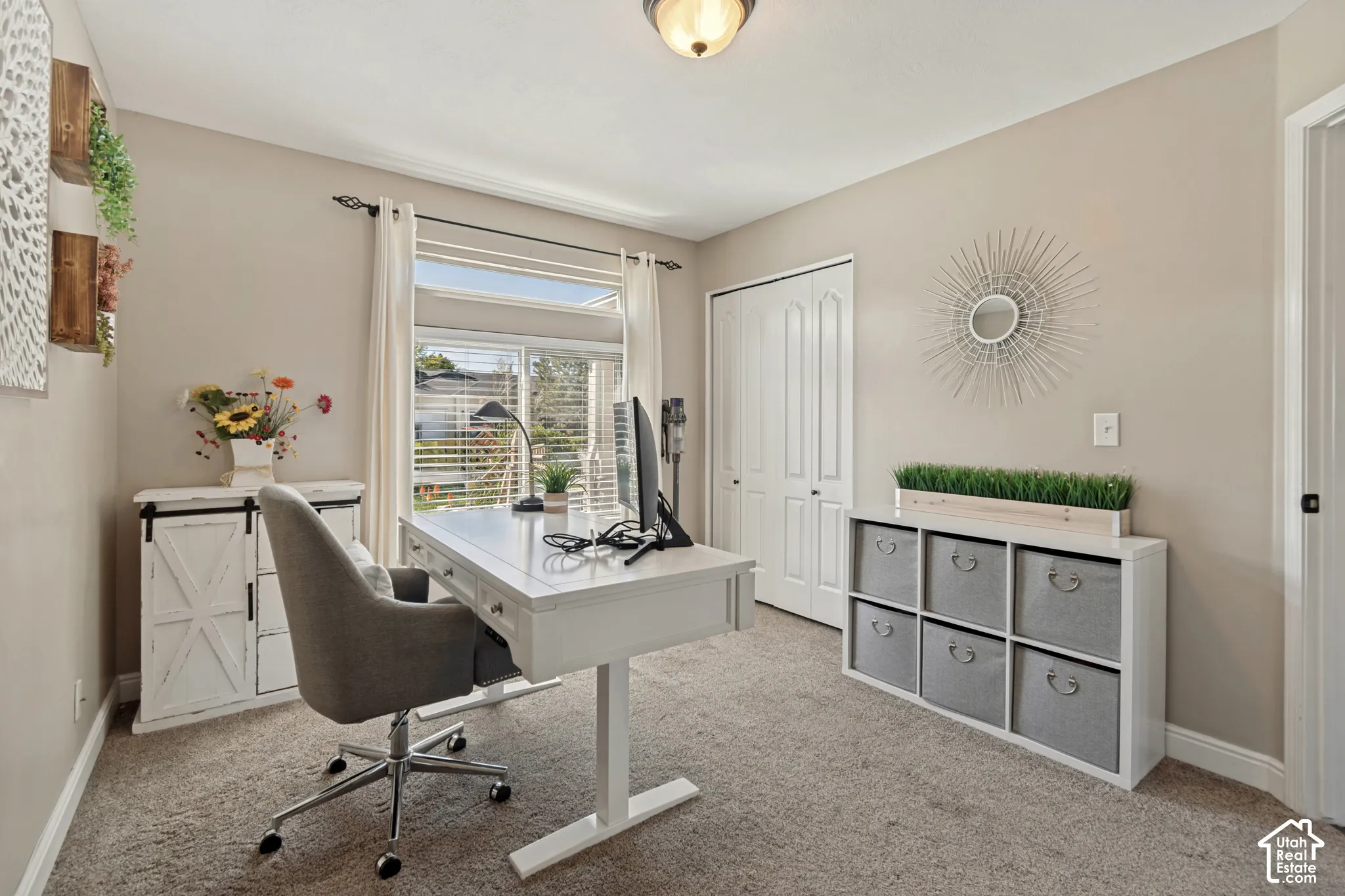 Carpeted room with a ceiling-mounted light fixture
