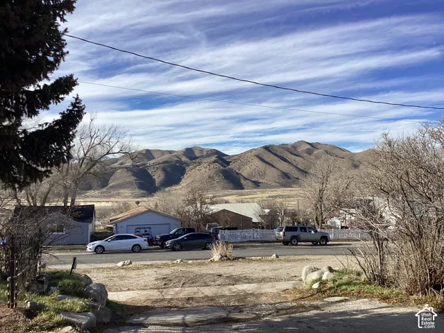 Mountain backdrop with expansive sky. Beautiful view of South mountain.