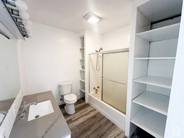 Master bathroom.