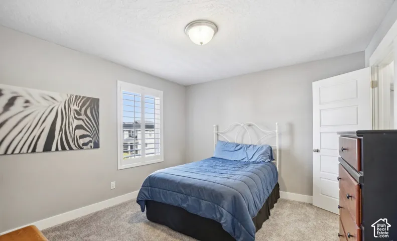 Recessed ceiling light fixture