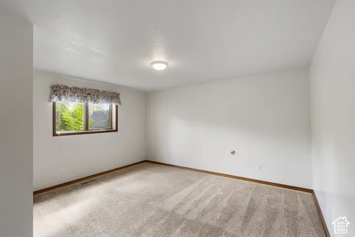 Neutral wall finishes