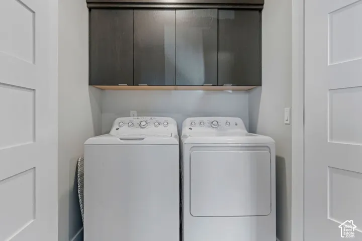 Built-in dark wood-finish cabinetry with light wood-finish shelving