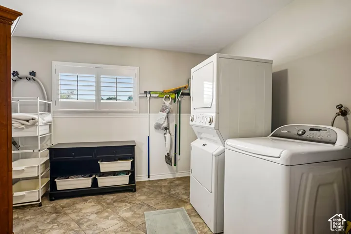 68 W Columbia Dr, Midvale, Utah 84047