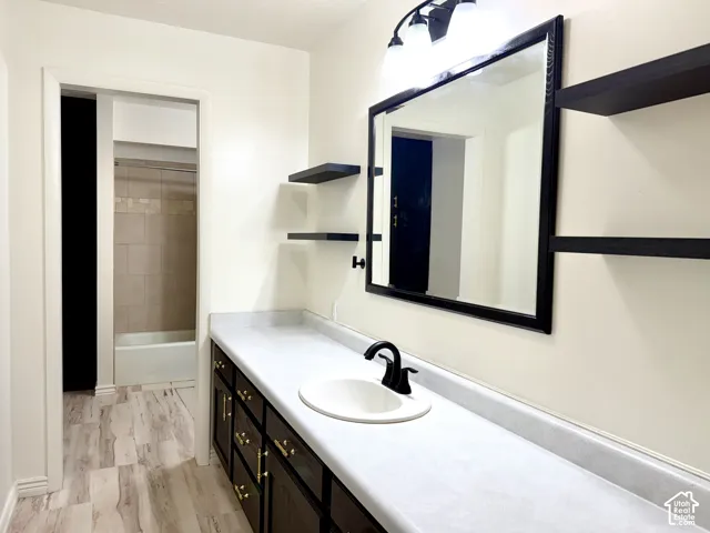 Hallway Full Bathroom