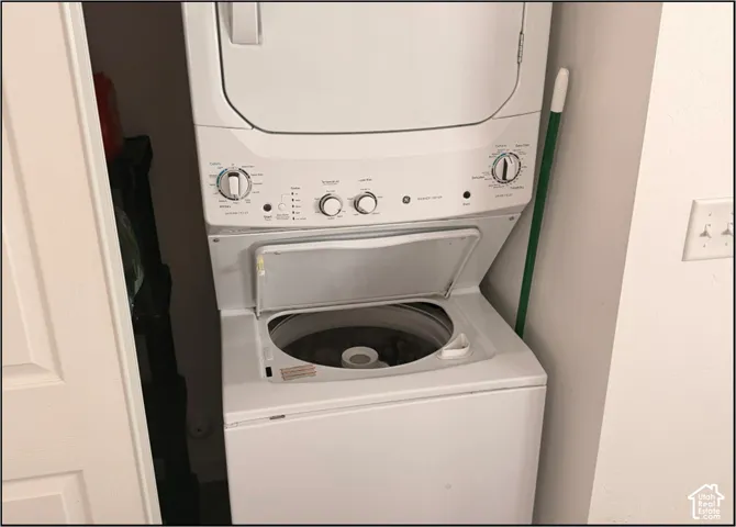 Integrated white stackable washer and dryer unit