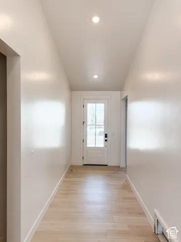 Vaulted ceiling along the entry way and great room
