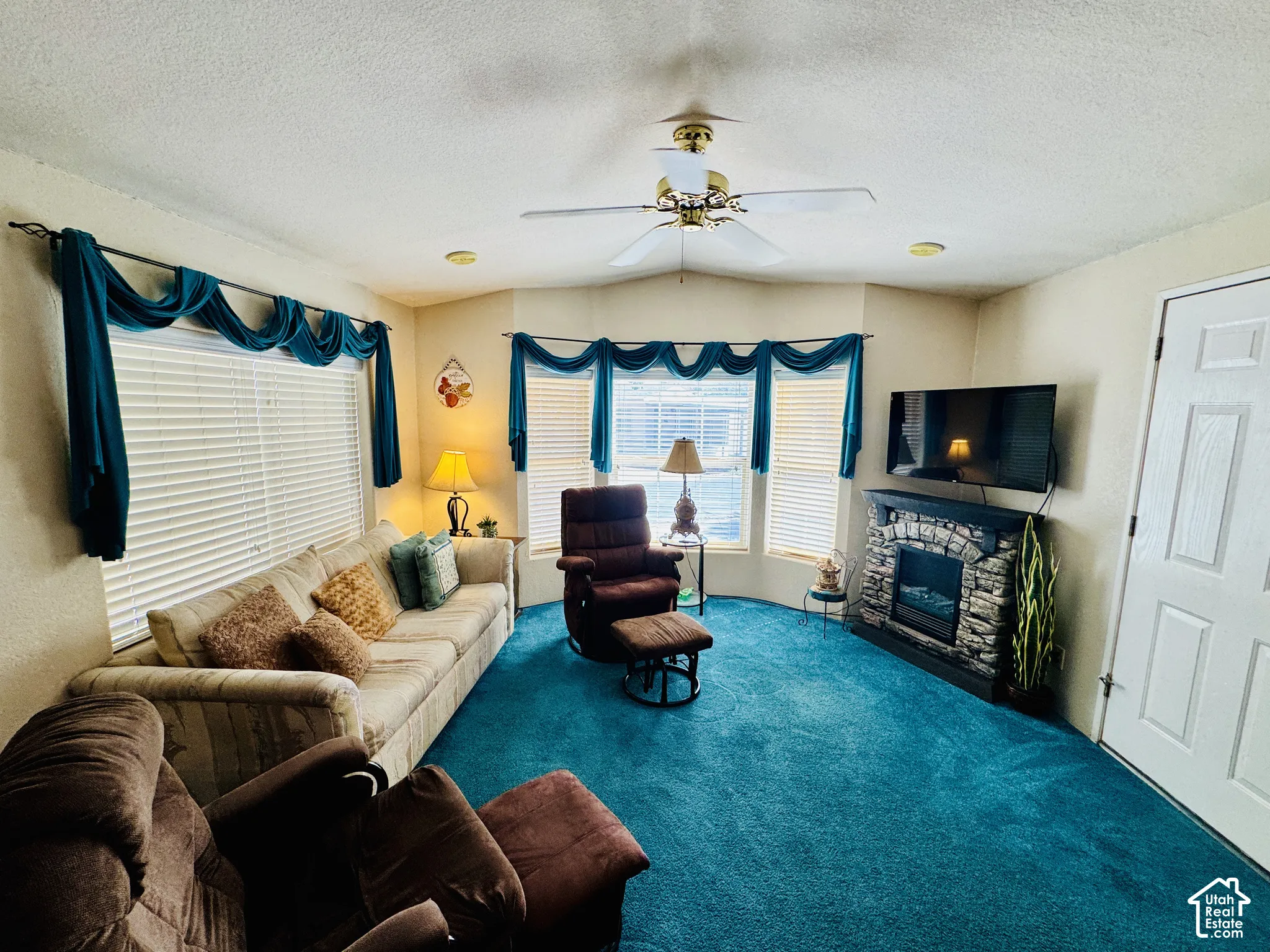 Recessed lighting, ceiling fan, carpet flooring, multiple windows, built-in fireplace