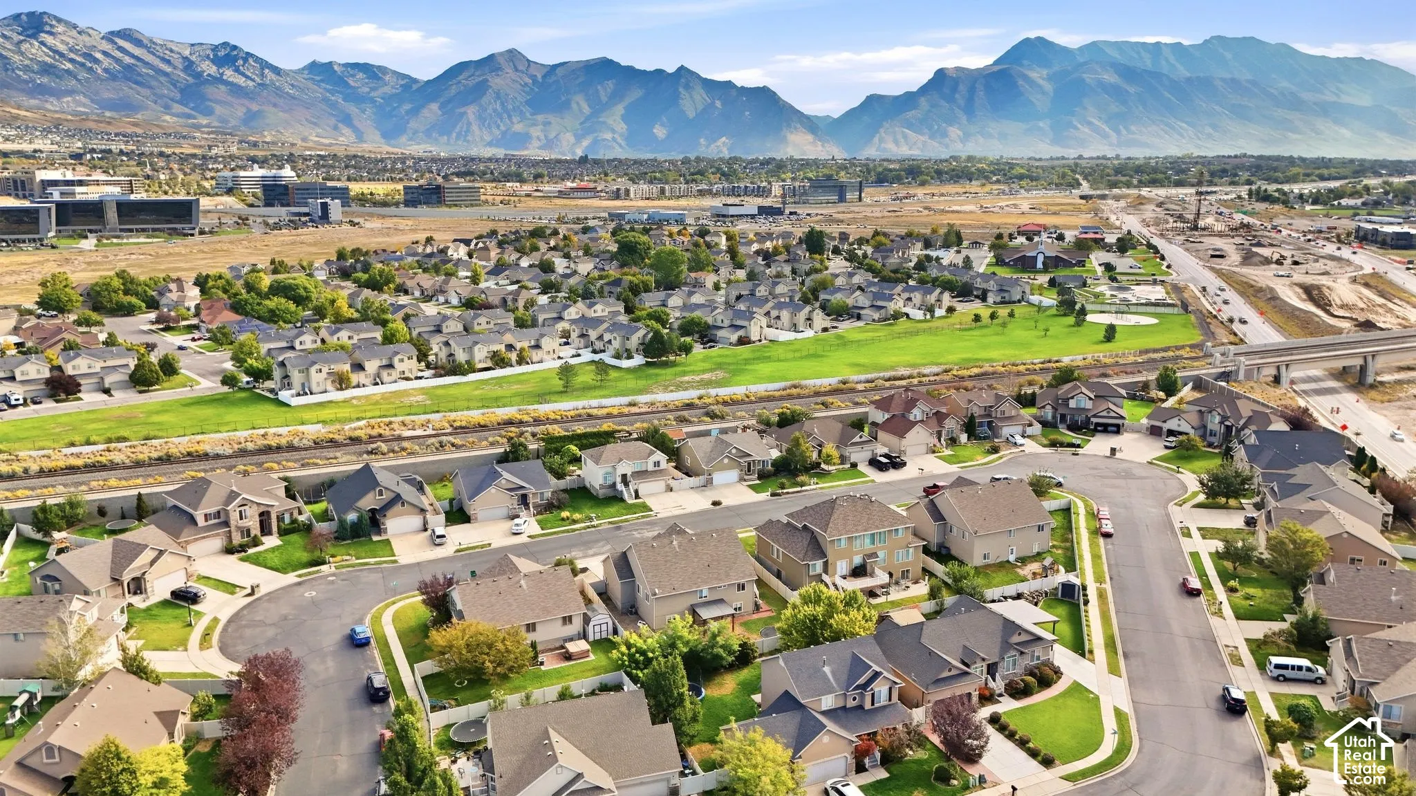 Residential neighborhood featuring single-family residences, a cul-de-sac street design, and mountain scenery