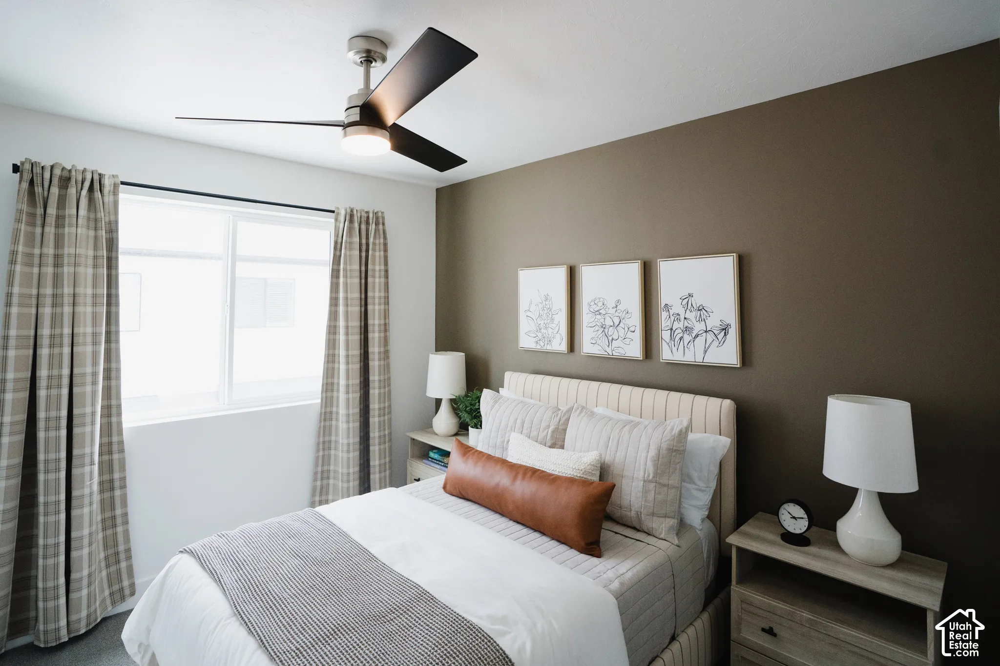 Recessed lighting, ceiling fan with integrated light, dual-pane window, neutral-toned walls, and soft carpet flooring