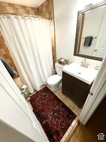 Main level bath