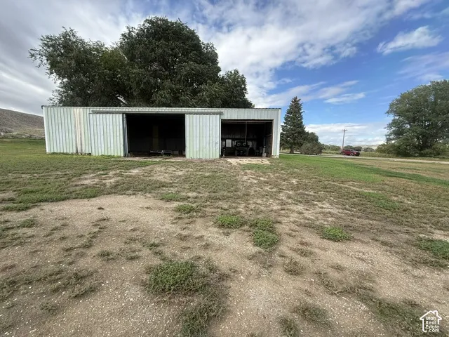 Metal utility building with dual sliding entry doors