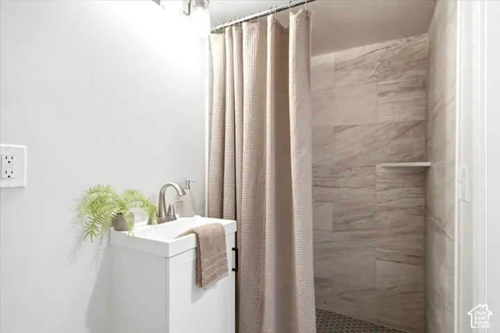 Vanity with an integrated rectangular sink and brushed nickel faucet