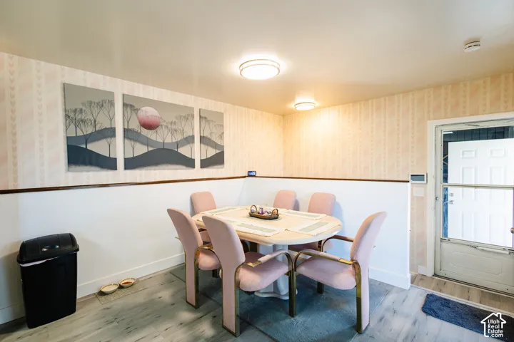 Eat-In Kitchen/Dining