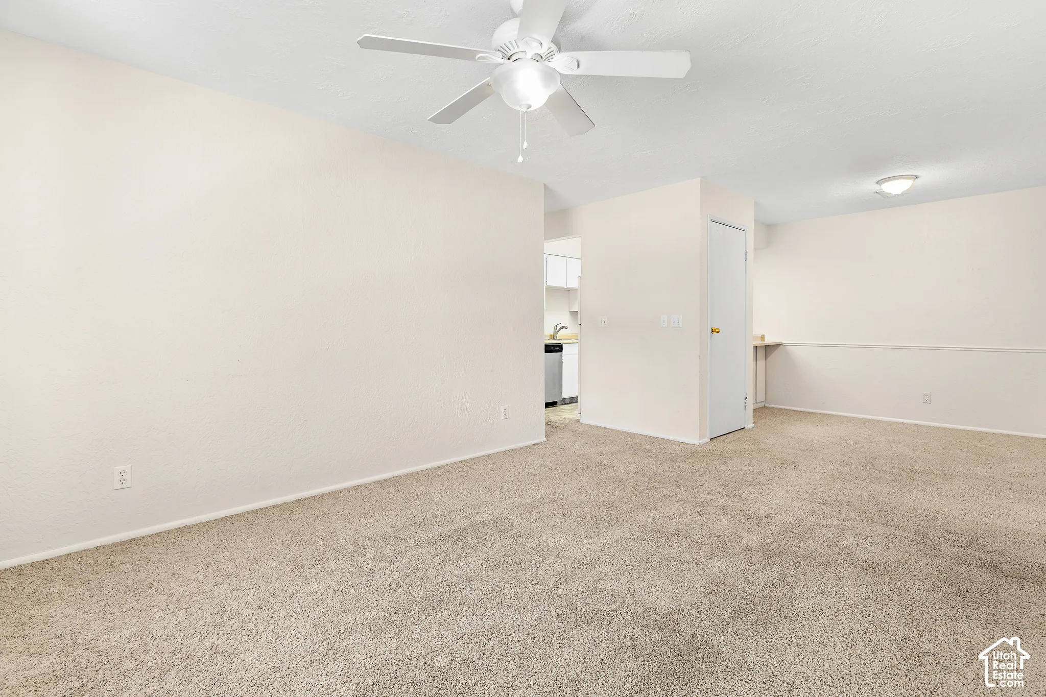 Light-toned carpeting, ceiling fan with integrated lighting, recessed overhead lighting, and a built-in shelf