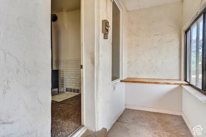Enclosed Porch facing Coleman Street