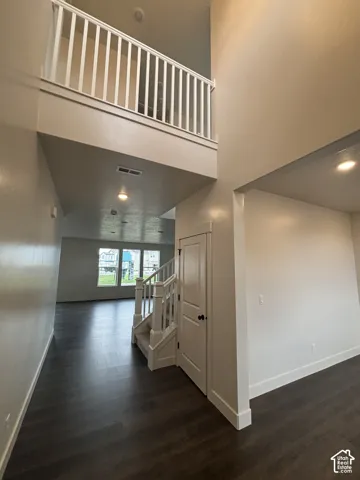 Two-story foyer