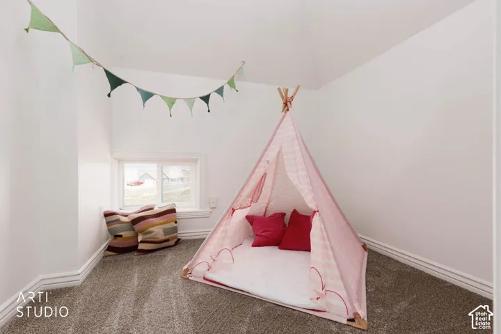 Bonus room or walk-in closet