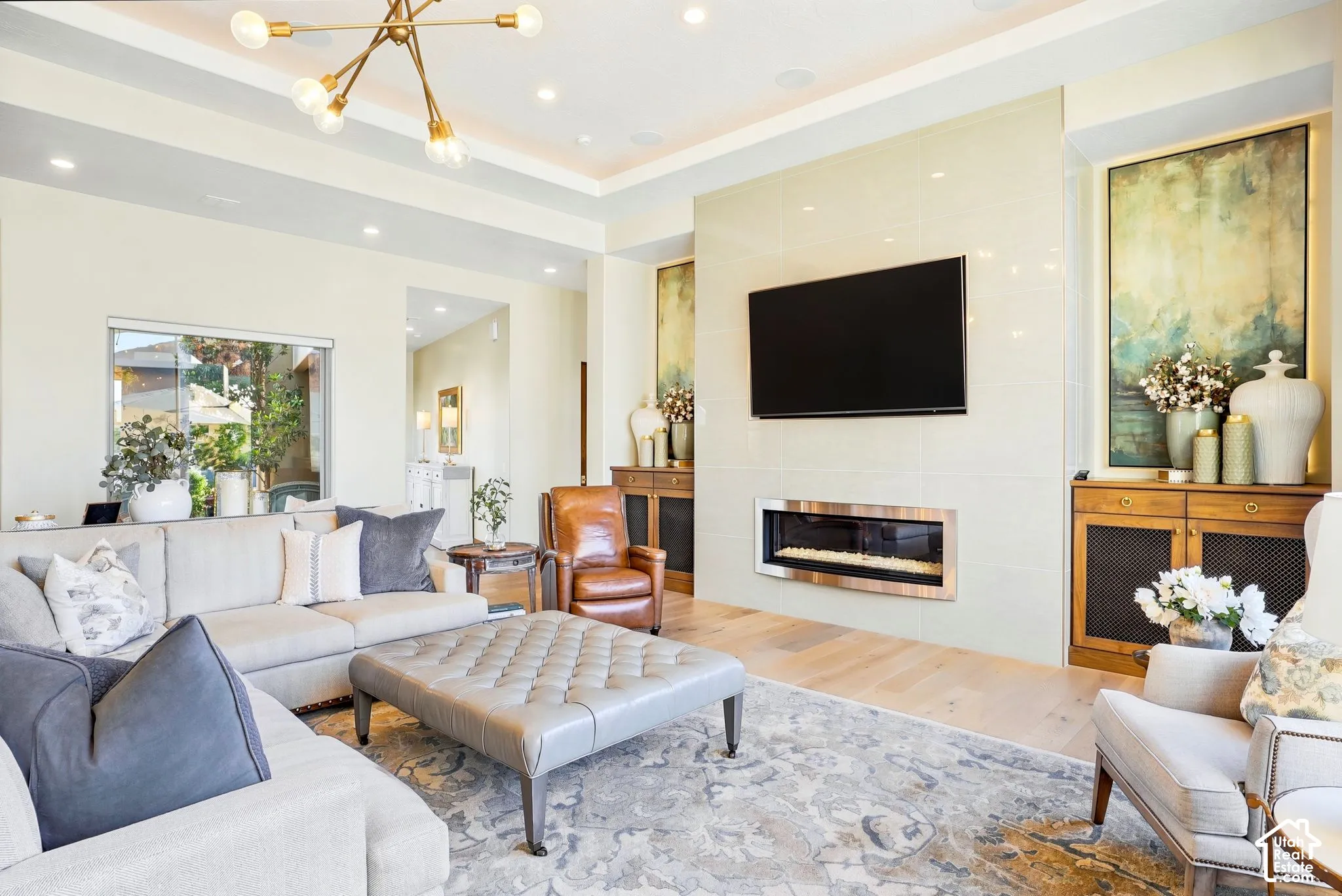 Tray ceiling with recessed lighting