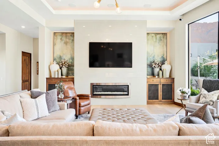 Recessed ceiling with integrated lighting
